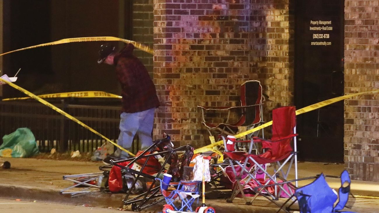 Al menos 5 muertos y unos 40 heridos atropellados en un desfile en Wisconsin