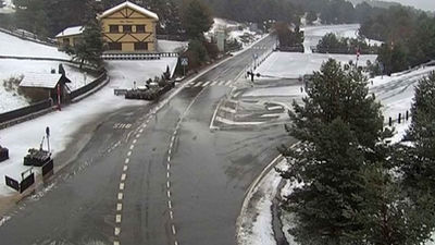 Nieva en los puertos de Navacerrada y Cotos, donde se esperan hasta 10 centímetros de espesor