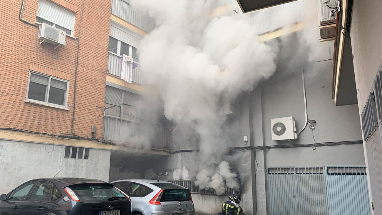 Dos heridos leves tras una deflagración en los trasteros de un edificio en Canillejas