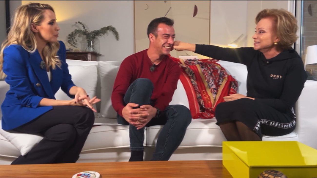 Paloma San Basilio, madrina de 'Juntos', nos invita a su casa por su cumpleaños