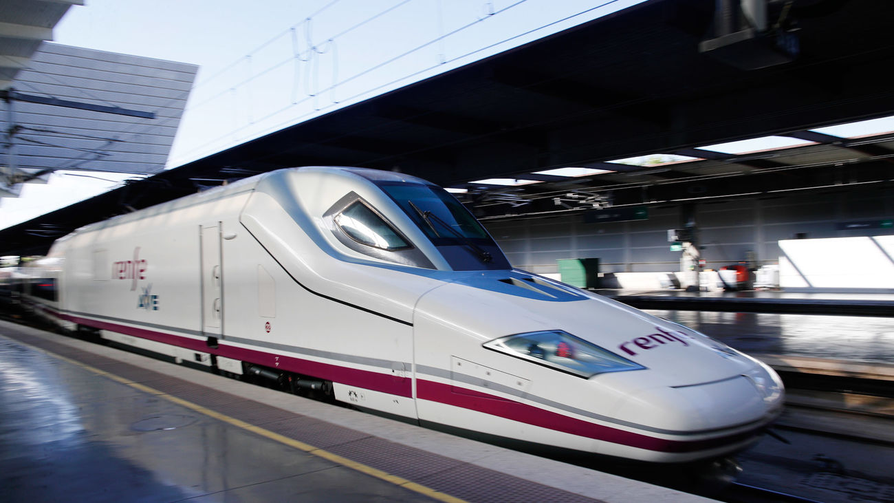 Imagen de un tren de la línea AVE