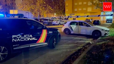 Encuentran a un hombre con un tiro en la cabeza dentro de un coche en Getafe