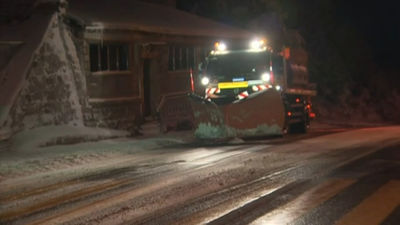 Los puertos de Navacerrada y La Morcuera amanecen cubiertos de un manto de 10 cm de nieve