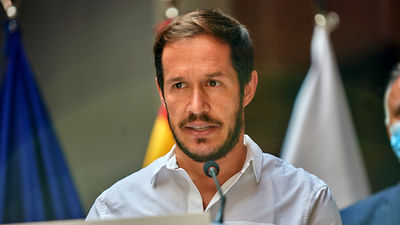 Mariano Hernández Zapata: "Cada día de erupción nos ha caído con una losa"