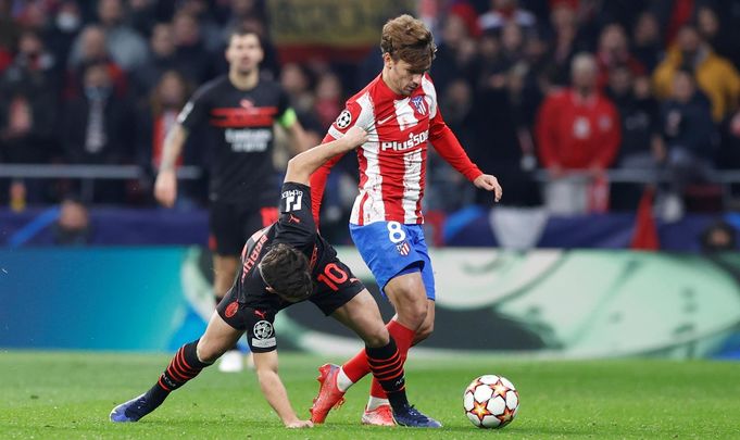 Griezmann ante el Milan / EFE