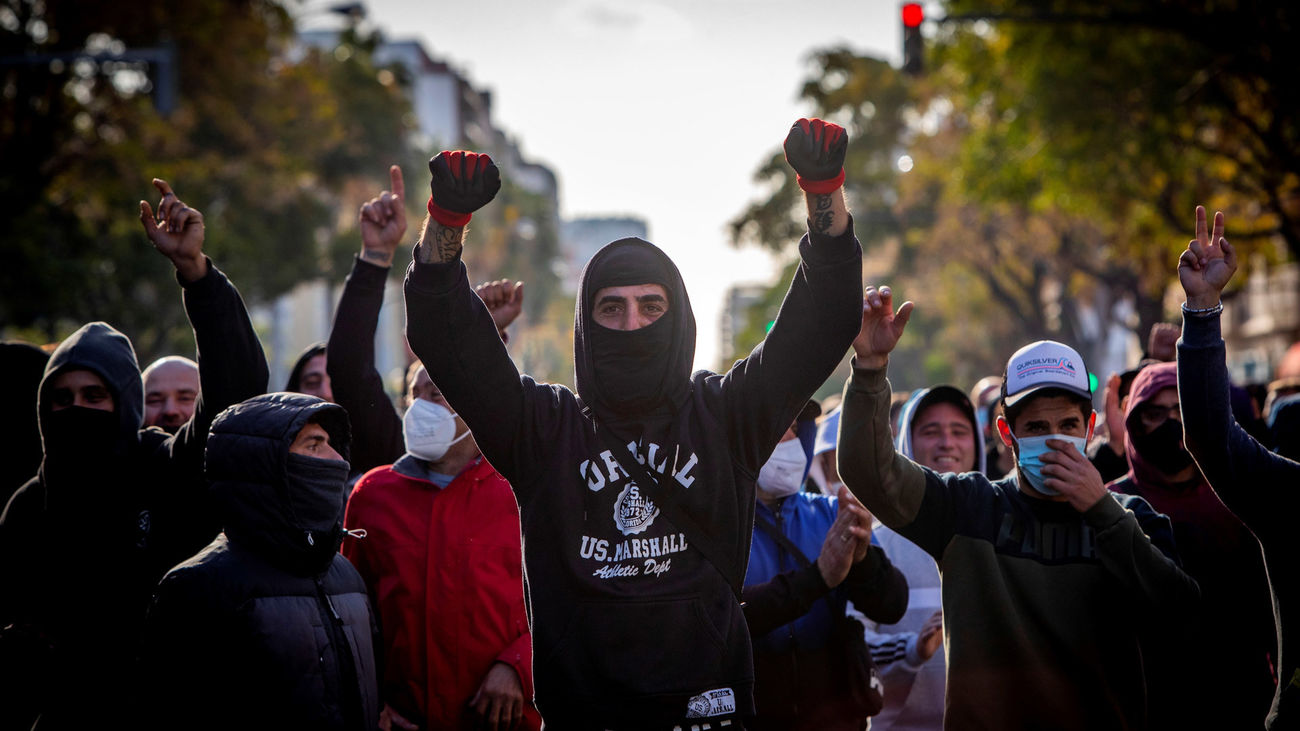 Patronal y sindicatos pactan desconvocar la huelga del metal en Cádiz