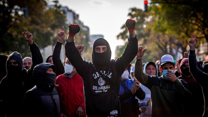 Patronal y sindicatos pactan desconvocar la huelga del metal en Cádiz