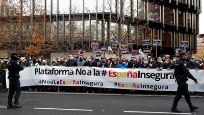 Policías y guardias civiles se concentran en Madrid contra la reforma de 'La Ley Mordaza'