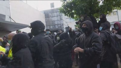 Los radicales tratan de reventar un acto de S'ha Acabat en la Universidad de Barcelona en defensa de la libertad