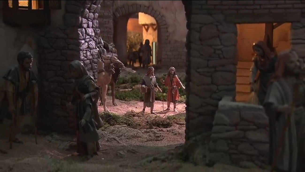 Los puestos de la Plaza Mayor y el belén del Palacio de Cibeles abren sus puertas