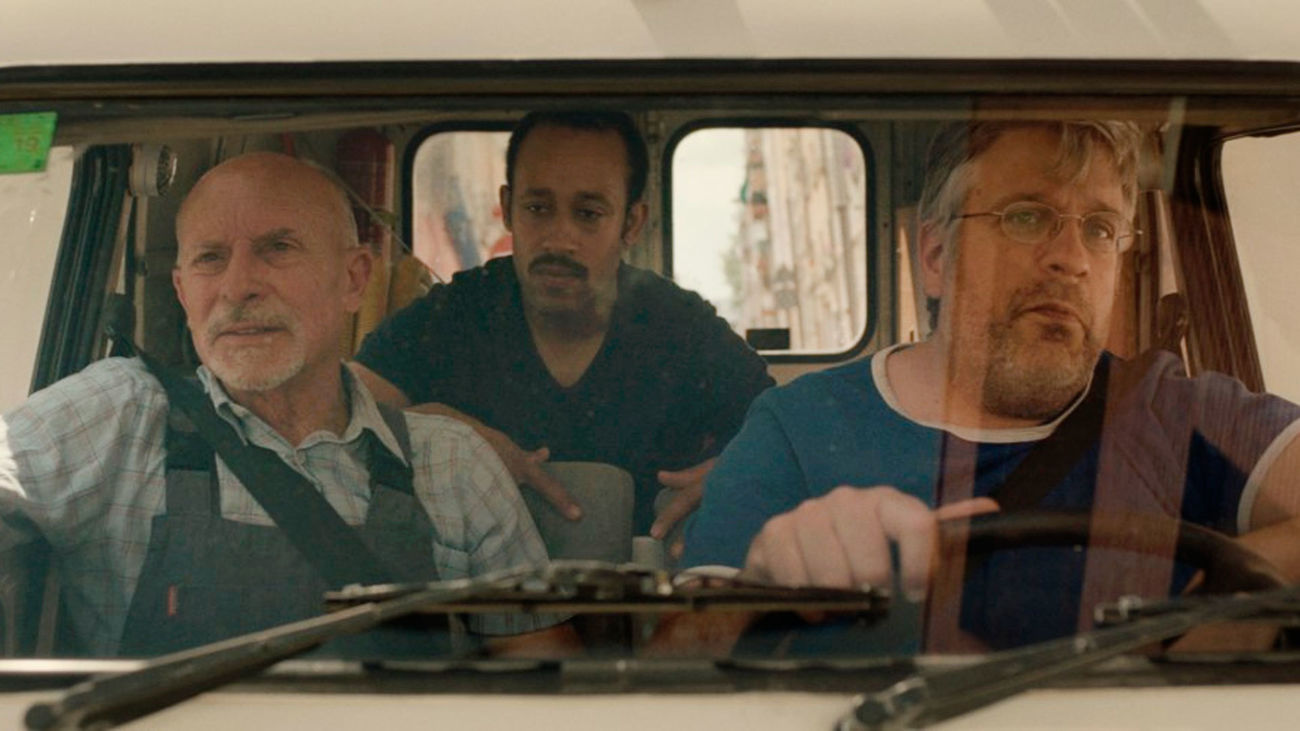 De fontaneros a actores en ‘Seis días corrientes’