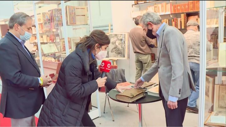 Incunables, documentos medievales, manuscritos, grabados y mapas en la Feria del Libro antiguo en Cibeles