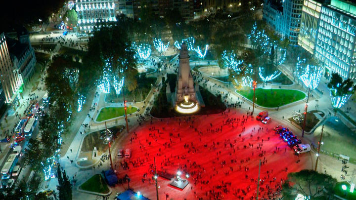 La recién inaugurada Plaza de España, iluminada por Navidad
