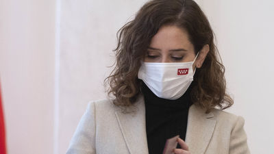 Ayuso pide al Gobierno suspender los vuelos del sur de África ante la nueva variante del coronavirus