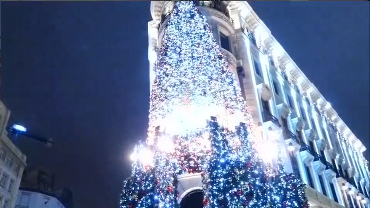¿Cómo se monta el árbol de Navidad más 'instagrameable' de Madrid?