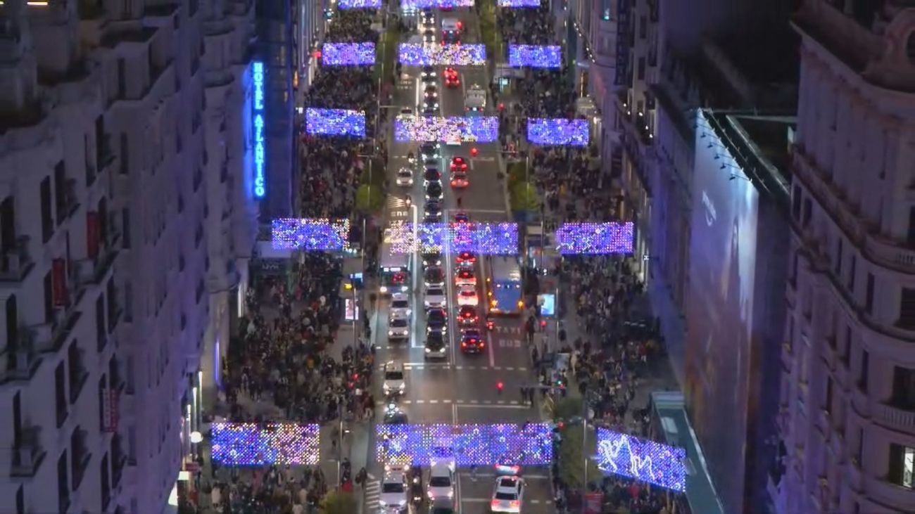 Así luce la Gran Vía recién iluminada desde lo alto