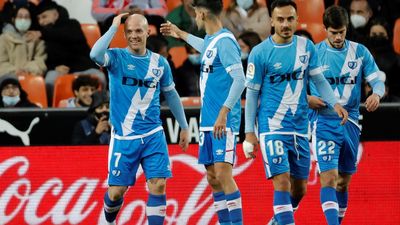 1-1. El Rayo Vallecano pone el juego, el Valencia las oportunidades