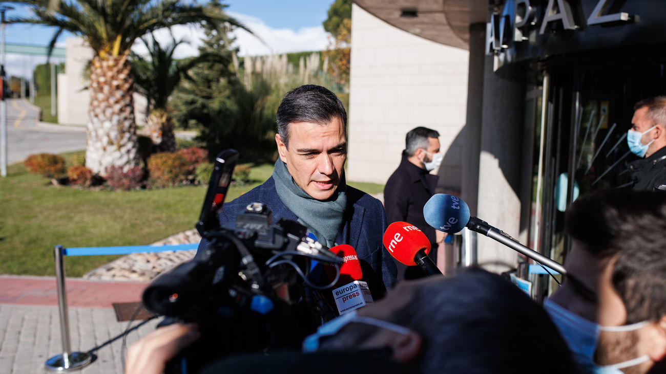 Familiares, amigos y personalidades de la política y la cultura dan su último adiós a Almudena Grandes