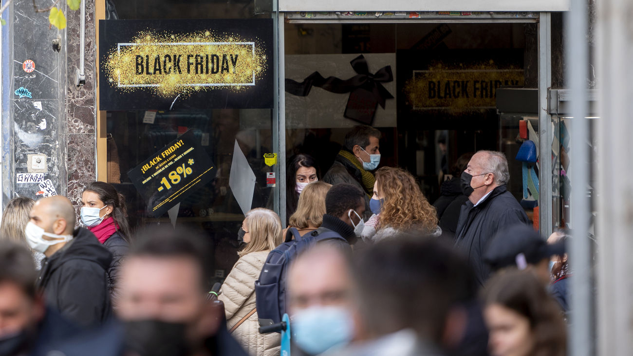 Madrid se llena con el estreno de la Navidad... y ya calienta motores para el puente de diciembre