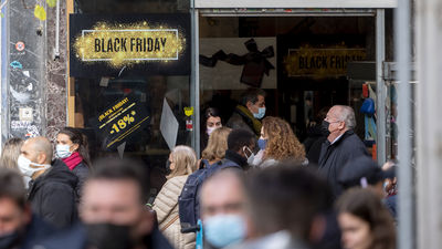 Madrid se llena con el estreno de la Navidad... y ya calienta motores para el puente de diciembre