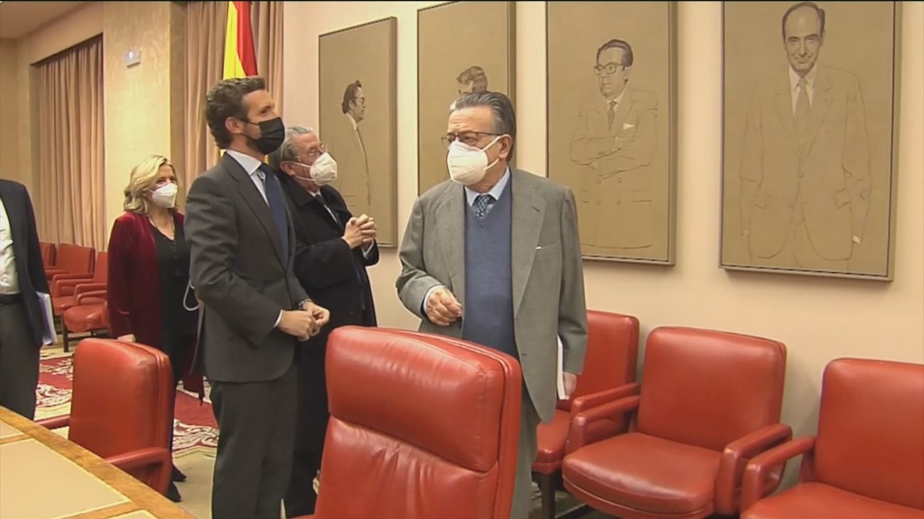 Casado: "El revisionismo histórico del PSOE quiere justificar cambios constitucionales sin contar con el PP”