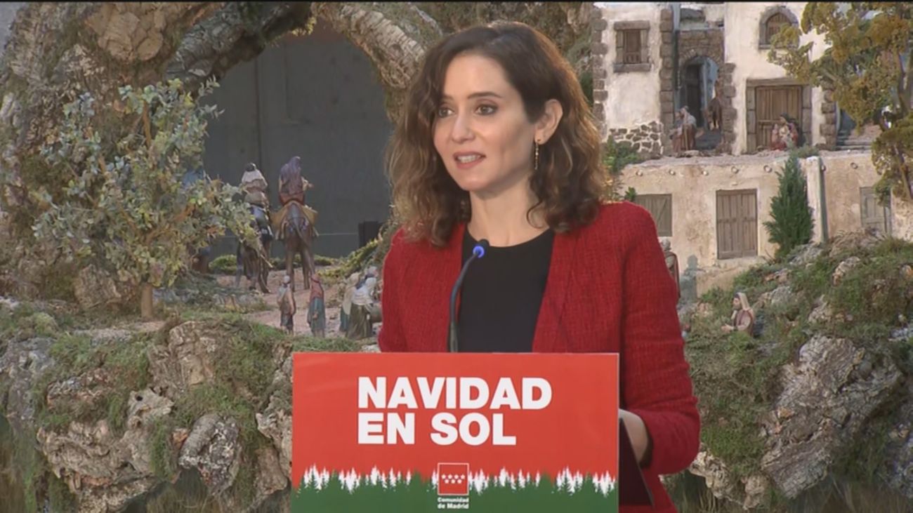 Ayuso inaugura el tradicional Belén de la Real Casa de Correos