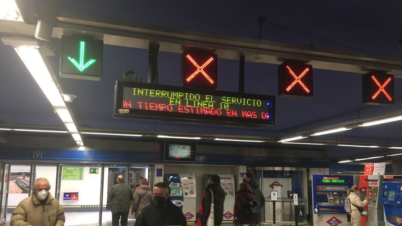 Cortado el servicio en la línea 10 de Metro entre Plaza España y Colonia Jardín