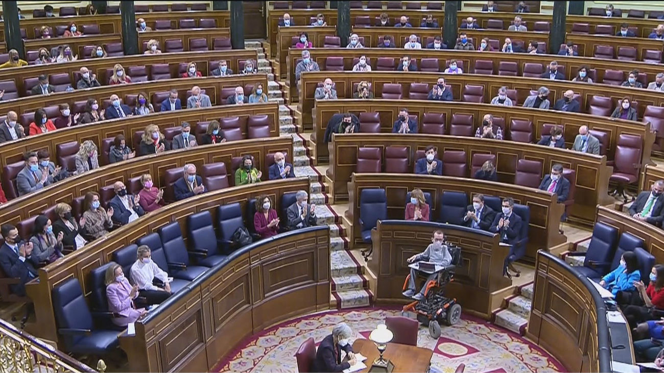 Duras críticas al Gobierno por la Ley de Seguridad, la sentencia del castellano en Cataluña y la mala situación económica