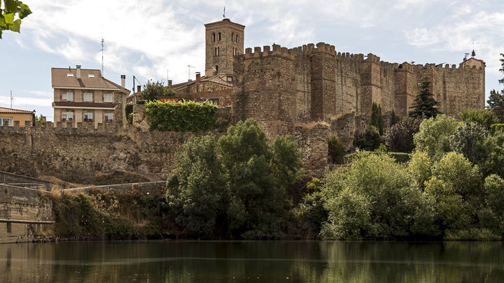 Vista de Buitrago del Lozoya, una de las Cuatro Villas de la Sierra  de MADRID / HUGO FERNÁNDEZ