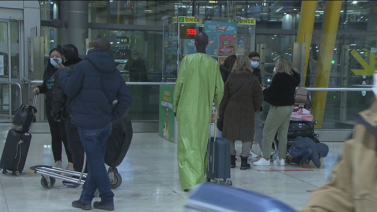 España restringe los vuelos procedentes de siete países de África para frenar la variante ómicron