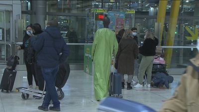 España restringe los vuelos procedentes de siete países de África para frenar la variante ómicron