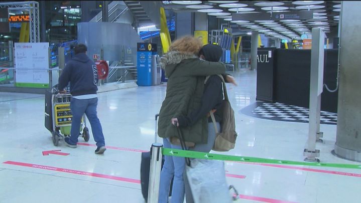 Llega a Barajas el segundo vuelo con españoles repatriados de África