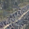 Primeras retenciones en las salidas de Madrid en el inicio del puente de la Constitución