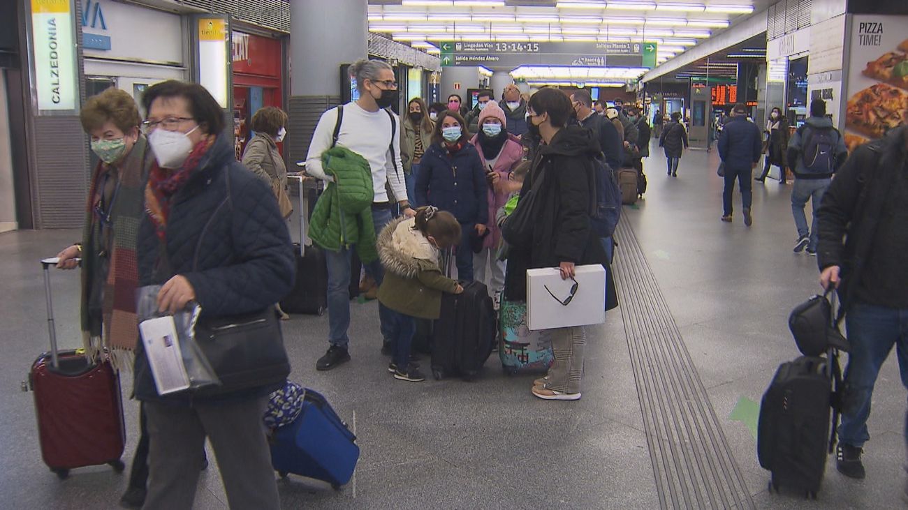 Comienza la operación salida del Puente de la Constitución