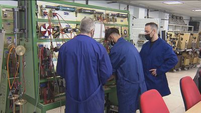 Cursos de reciclaje profesional en empleos que rozan el 100%: mantenimiento de ascensores o soldadura