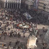 El centro de Madrid vuelve a llenarse de miles de madrileños y turistas este domingo de Puente