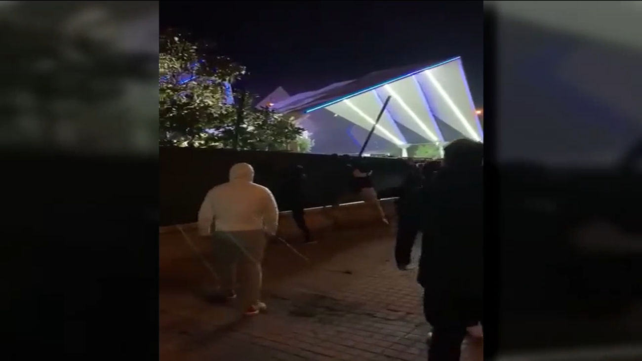 Batalla campal sin heridos ante una discoteca de Sabadell