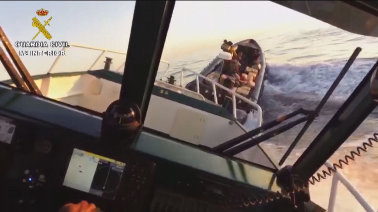 Intervienen 2 toneladas y media de hachís tras una persecución en alta mar en Ayamonte