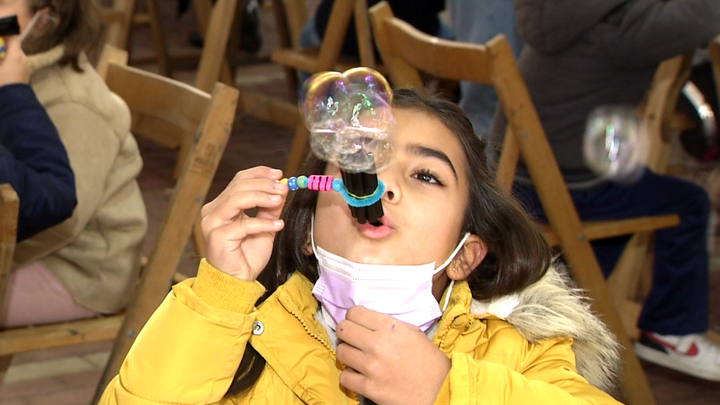 Planes infantiles de Navidad en Pinto: talleres de pompas, regalos  y mucha magia