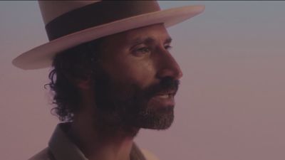 Leiva se 'muerde el labio' con 14 mujeres en su nuevo trabajo