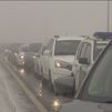 Las carreteras de acceso a Cotos y Navacerrada otra vez atascadas a pesar de la niebla, el viento y el frío