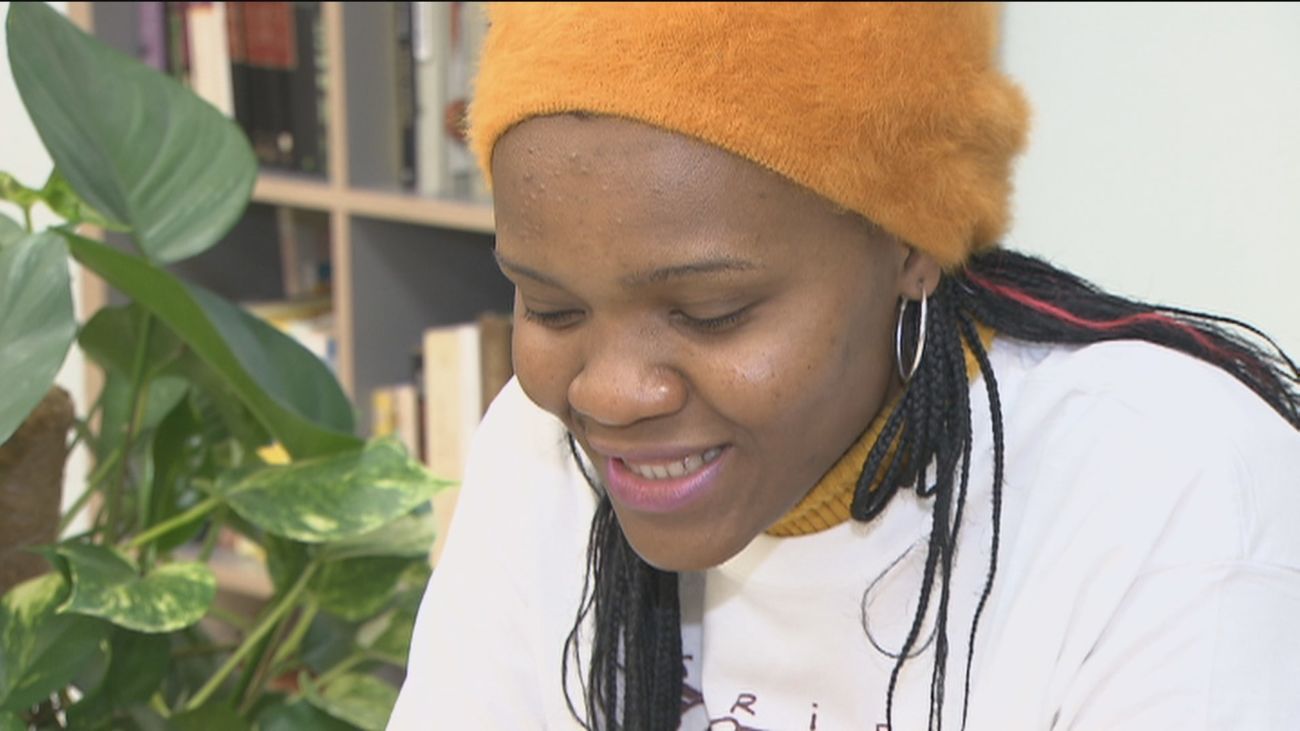 Migrantes y mayores unidos contra la soledad a través de una pantalla