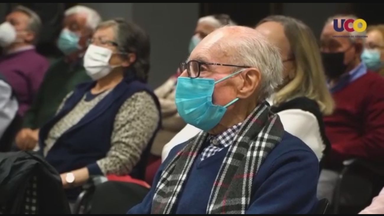Manuel, con 95 años, ha vuelto a la universidad a estudiar Filosofía, Geografía o Lengua