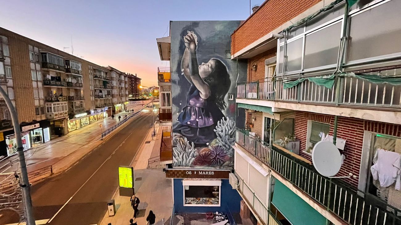 El mural 'Luz' de la artista Lula Goce