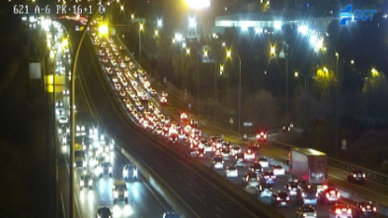 La vuelta anticipada del puente complica todos los accesos a Madrid