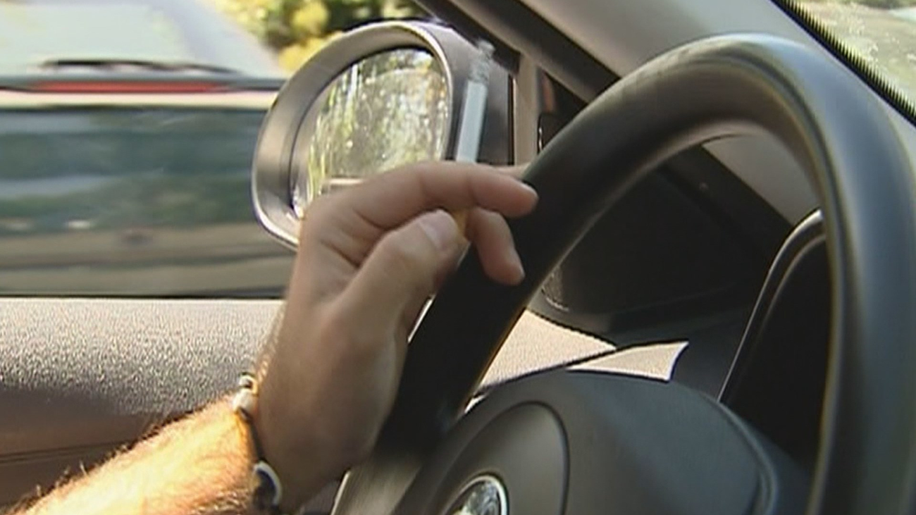 Fumar en el coche podrá prohibirse si prospera el  nuevo plan del Gobierno contra el tabaquismo