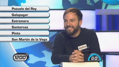 ¿Qué municipio madrileño tiene un globo terráqueo en el centro de su escudo?