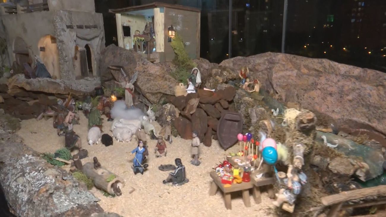 Visitamos el espectacular belén de 10 metros de esta familia del barrio del Pilar