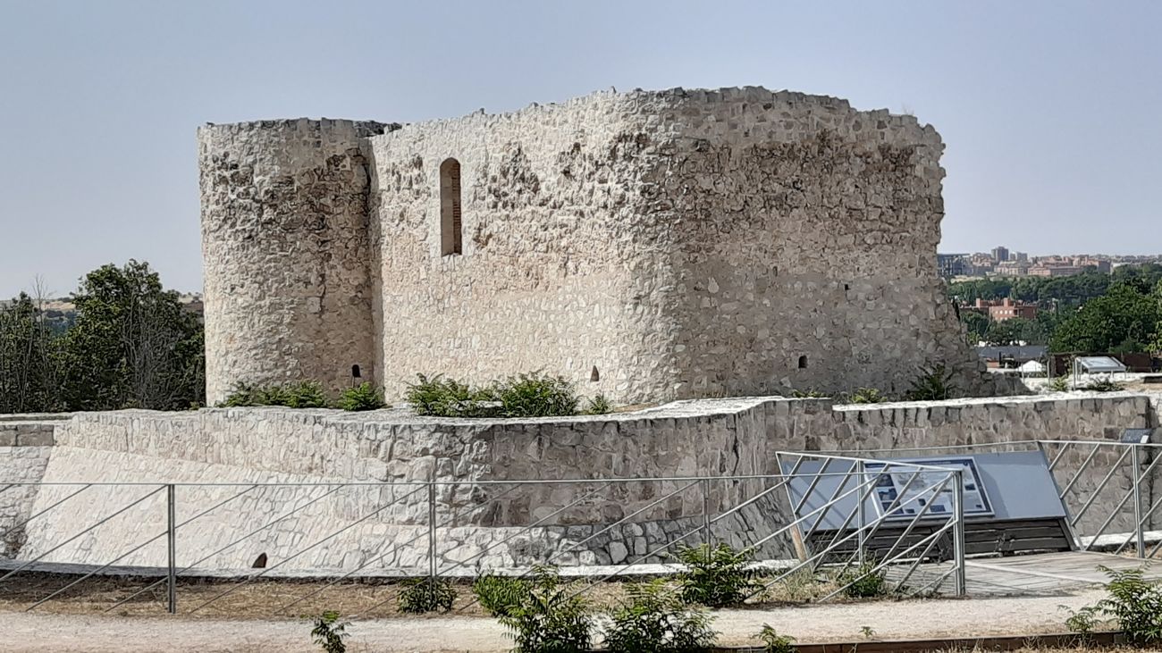 Castillo-fortaleza de La Alameda, en Barajas