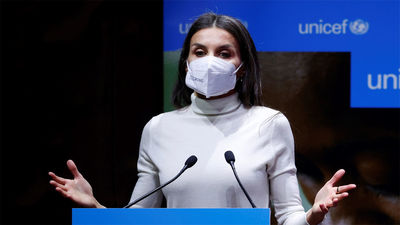 La Reina denuncia la "cifra poco soportable" de niños que no tienen para comer